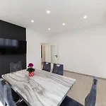 Apartman Three-bedroom Dina