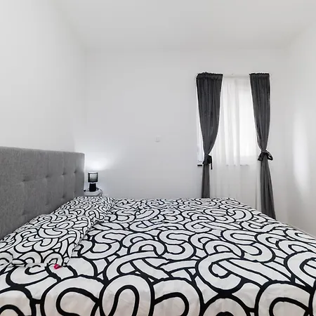 Three-bedroom Dina * זאדאר