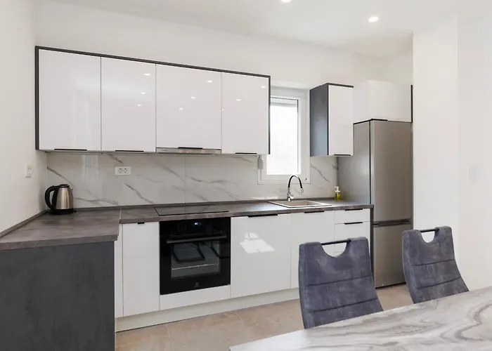 Three-bedroom Dina Apartment *