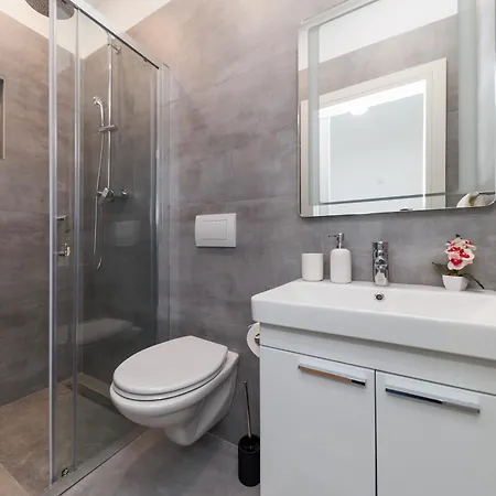 Three-bedroom Dina Апартаменты