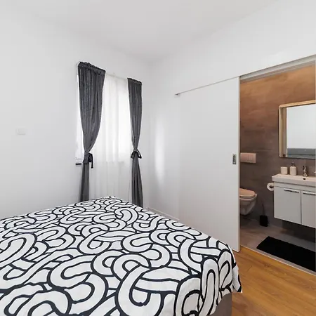 アパート Three-bedroom Dina ザダル