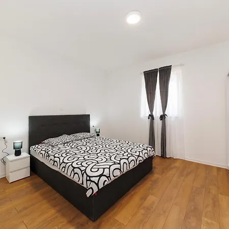 Three-bedroom Dina ザダル