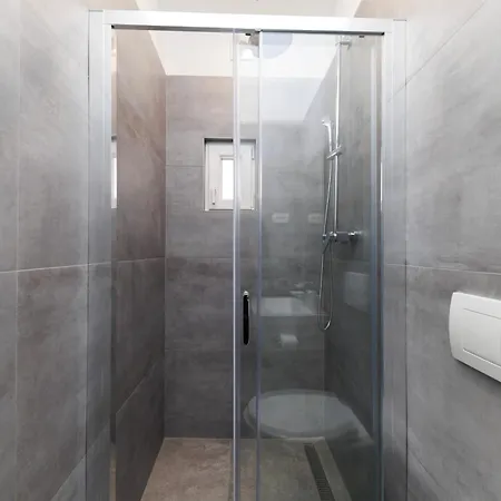 Апартаменты Three-bedroom Dina *