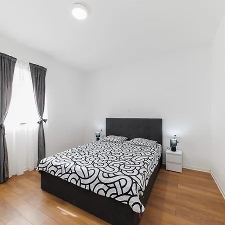 Three-bedroom Dina Апартаменты Задар
