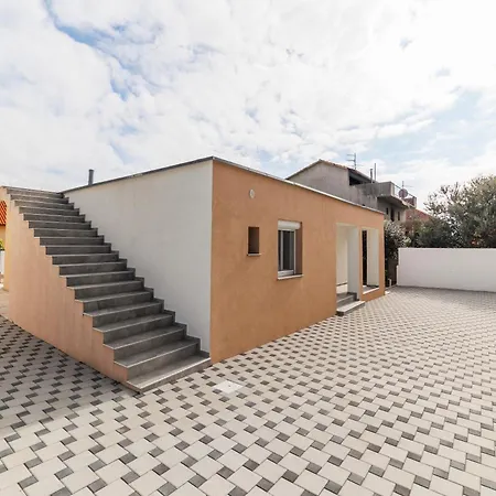 Three-bedroom Dina * Zadar