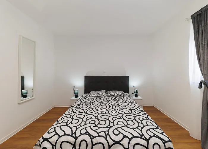 Διαμέρισμα Three-bedroom Dina