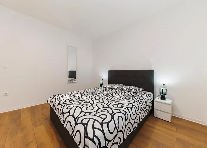 Διαμέρισμα Three-bedroom Dina Ζαντάρ